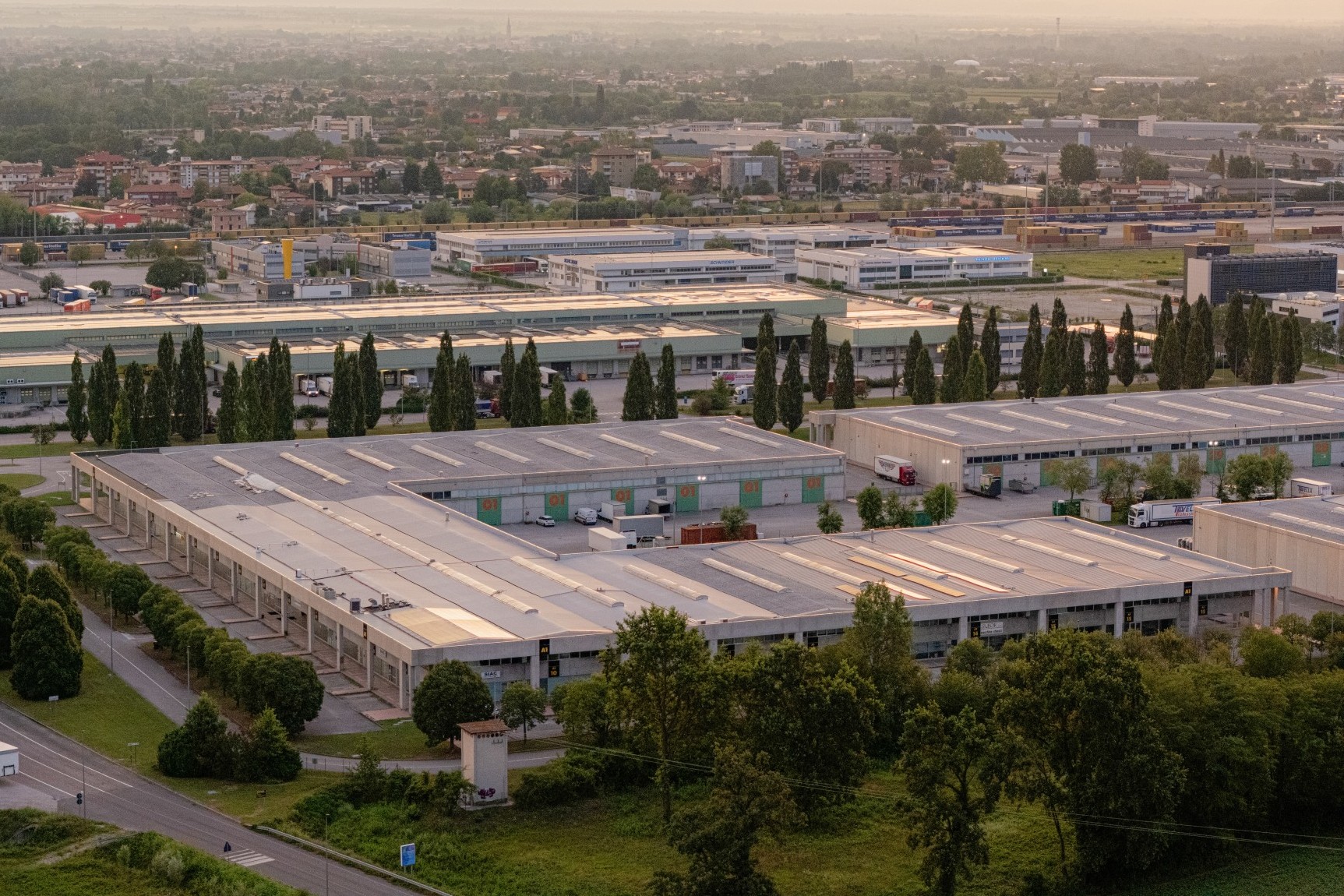 Insegna "Dogana" sulla facciata dell'edificio doganale